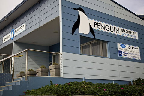 Penguin Beachfront Apartments - Accommodation Main Beach 14