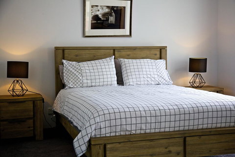 Penguin Beachfront Apartments - Accommodation Main Beach 25