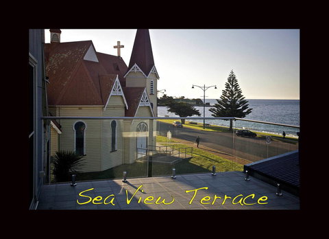 Penguin Beachfront Apartments - Accommodation Main Beach 7