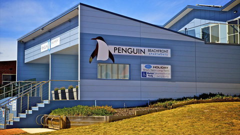 Penguin Beachfront Apartments - Accommodation Main Beach 22