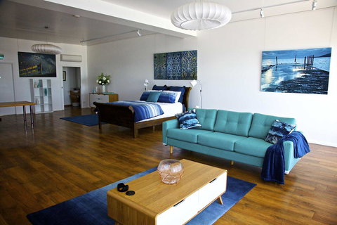 Penguin Beachfront Apartments - Accommodation Main Beach 3