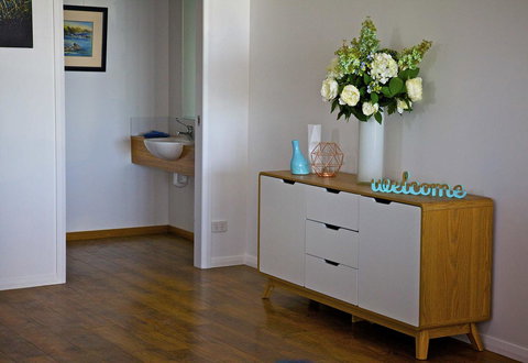 Penguin Beachfront Apartments - Accommodation Main Beach 11