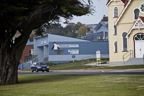 Penguin Beachfront Apartments - Accommodation Main Beach 19