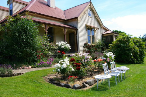 Cambridge House Bed & Breakfast - Accommodation Main Beach 14