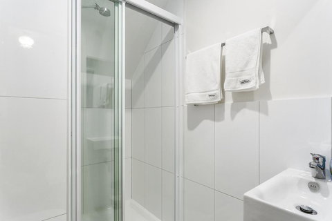 Cambridge House Bed & Breakfast - Accommodation Main Beach 24