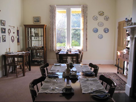 Cambridge House Bed & Breakfast - Accommodation Main Beach 13