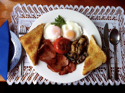 Cambridge House Bed & Breakfast - Accommodation Main Beach 1