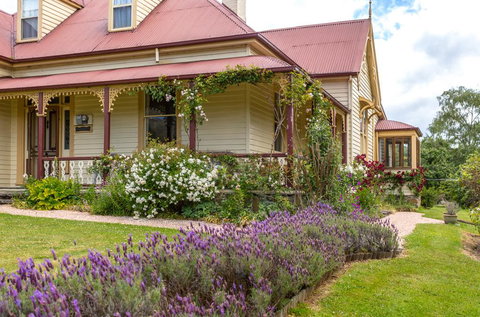 Cambridge House Bed & Breakfast - Accommodation Main Beach 4