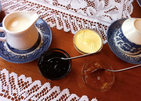 Cambridge House Bed & Breakfast - Accommodation Main Beach 3