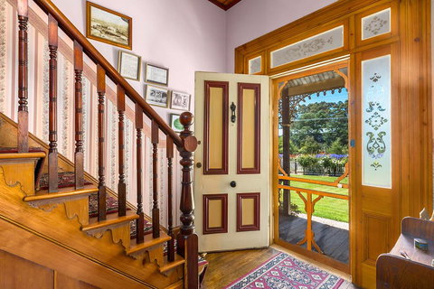 Cambridge House Bed & Breakfast - Accommodation Main Beach 23