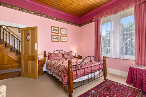 Cambridge House Bed & Breakfast - Accommodation Main Beach 5