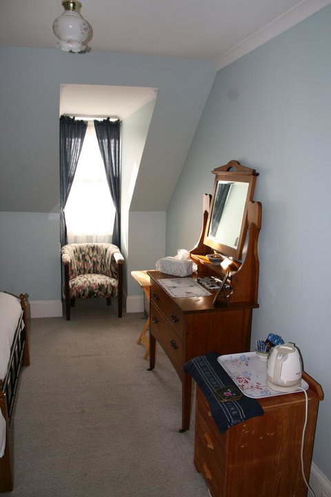 Cambridge House Bed & Breakfast - Accommodation Main Beach 9