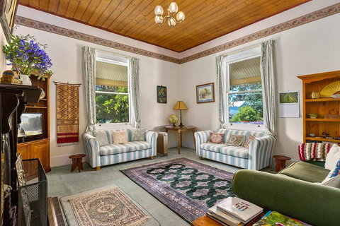 Cambridge House Bed & Breakfast - Accommodation Main Beach 18