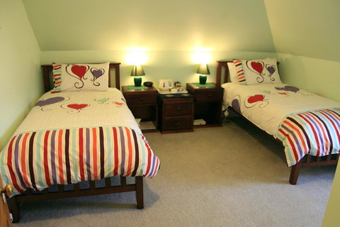 Cambridge House Bed & Breakfast - Accommodation Main Beach 10