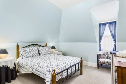 Cambridge House Bed & Breakfast - Accommodation Main Beach 20