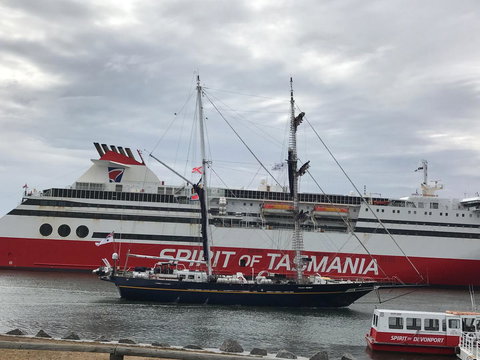 Apartment ONE - Accommodation Main Beach 2