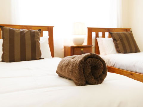 Catherine Lodge Farm Gate Cottages - Accommodation Main Beach 0