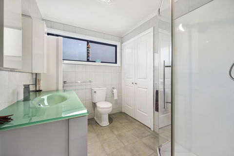 Seaspray - Accommodation Main Beach 13