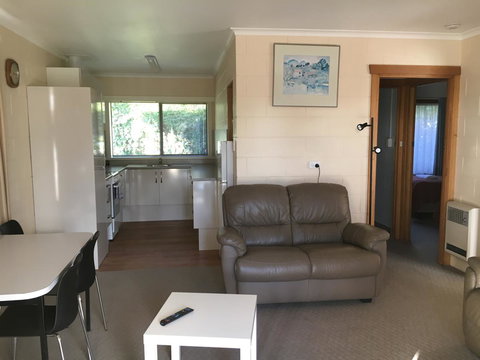 Willaway Motel Apartments - Accommodation Main Beach 2