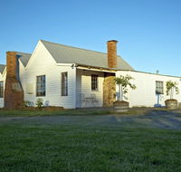 Buttons Cottage - Accommodation Main Beach
