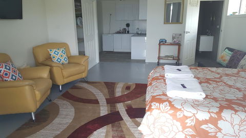 AppleBay Guest House - Accommodation Main Beach 13