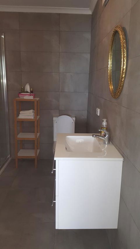 AppleBay Guest House - Accommodation Main Beach 9