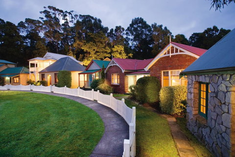 Strahan Village - Accommodation Main Beach 9