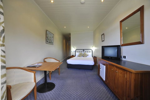 Strahan Village - Accommodation Main Beach 19