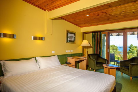 Strahan Village - Accommodation Main Beach 17