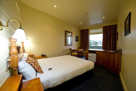 Strahan Village - Accommodation Main Beach 33