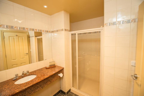 Strahan Village - Accommodation Main Beach 39