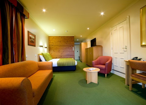 Strahan Village - Accommodation Main Beach 37