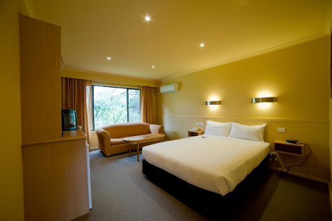 Strahan Village - Accommodation Main Beach 40