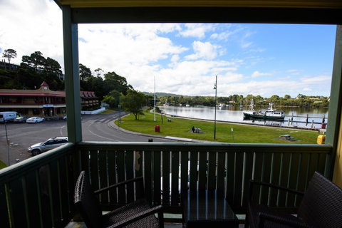 Strahan Village - Accommodation Main Beach 21