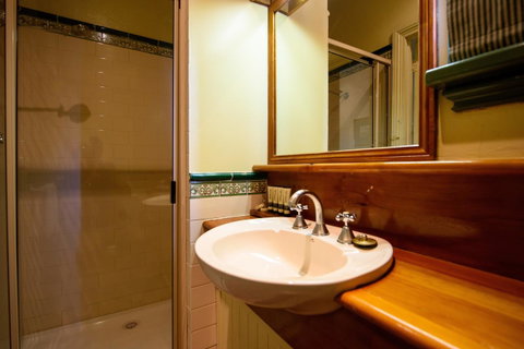 Strahan Village - Accommodation Main Beach 28