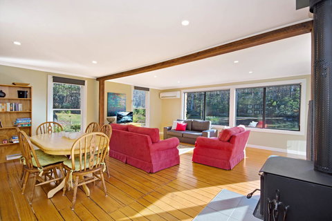 Naivasha Cottage - Accommodation Main Beach 4