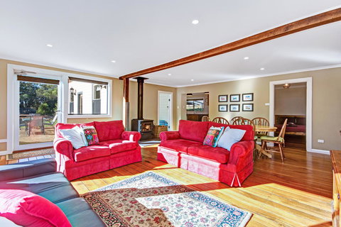 Naivasha Cottage - Accommodation Main Beach 3