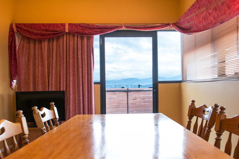 Beltana Hotel - Accommodation Main Beach 15