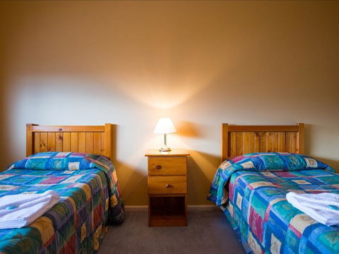 Beltana Hotel - Accommodation Main Beach 2