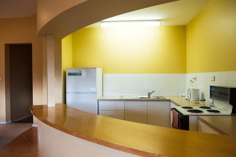 Beltana Hotel - Accommodation Main Beach 10