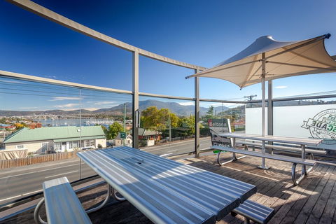 Beltana Hotel - Accommodation Main Beach 9