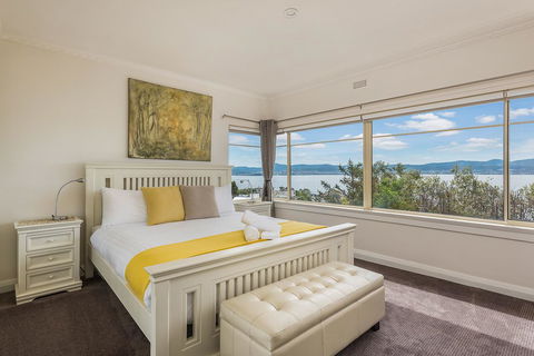 Sunrise On The Bay - Accommodation Main Beach 5