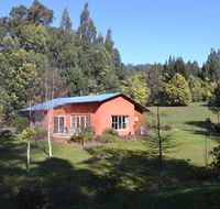 Whispering Spirit Holiday Cottages  Mini Ponies - Accommodation Main Beach