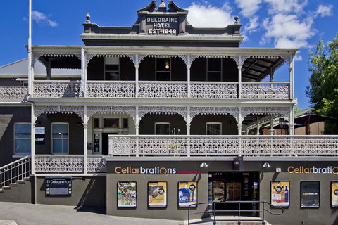Deloraine Hotel - Accommodation Main Beach 31