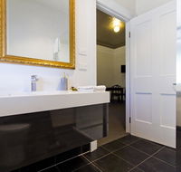 Deloraine Hotel - Accommodation Main Beach