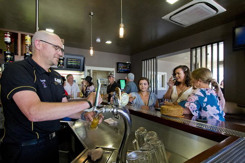 Deloraine Hotel - Accommodation Main Beach 12