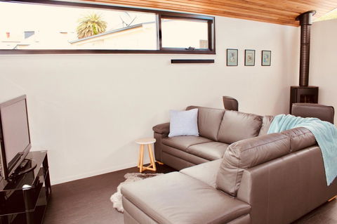Omaroo House - Panoramic Water Views - Accommodation Main Beach 10