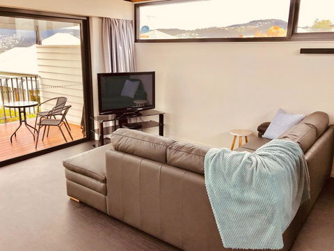 Omaroo House - Panoramic Water Views - Accommodation Main Beach 9