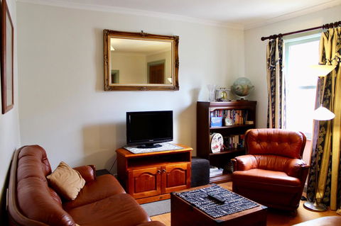 Omaroo House - Panoramic Water Views - Accommodation Main Beach 22