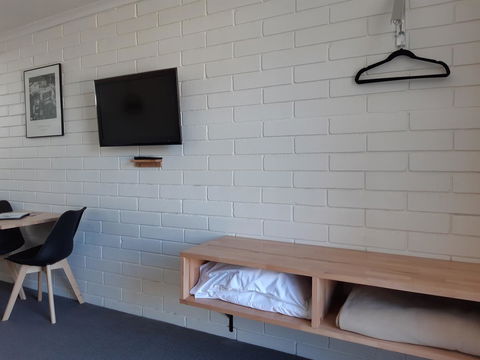 Anchor Wheel Motel - Accommodation Main Beach 2